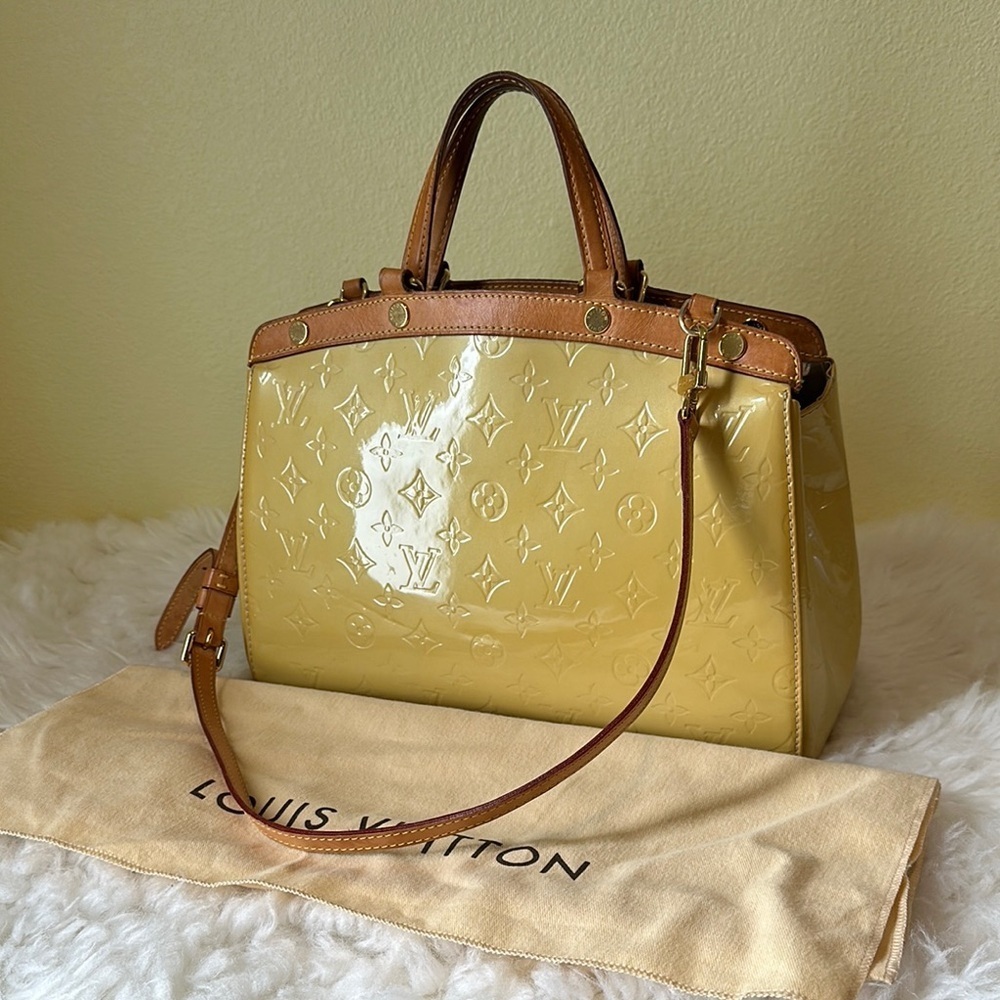 💯Authentic LOUIS VUITTON 
Vernis Brea MM Blanc Corail  Handbag🍀